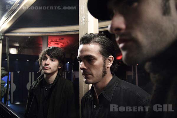 BLACK REBEL MOTORCYCLE CLUB - 2005-11-02 - PARIS -  - Peter Hayes - Robert Levon Been - Nick Jago